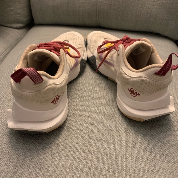 Nike basketball shoes - Picture 4 of 7